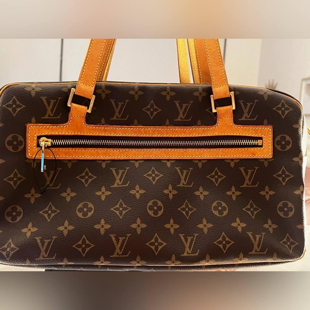 ⭐️Louis Vuitton Monogram Cite GM shoulder bag, excellent condition, authentic